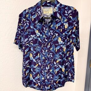NWT Casual Blue Print Button Down Shirt with Vibrant Pattern